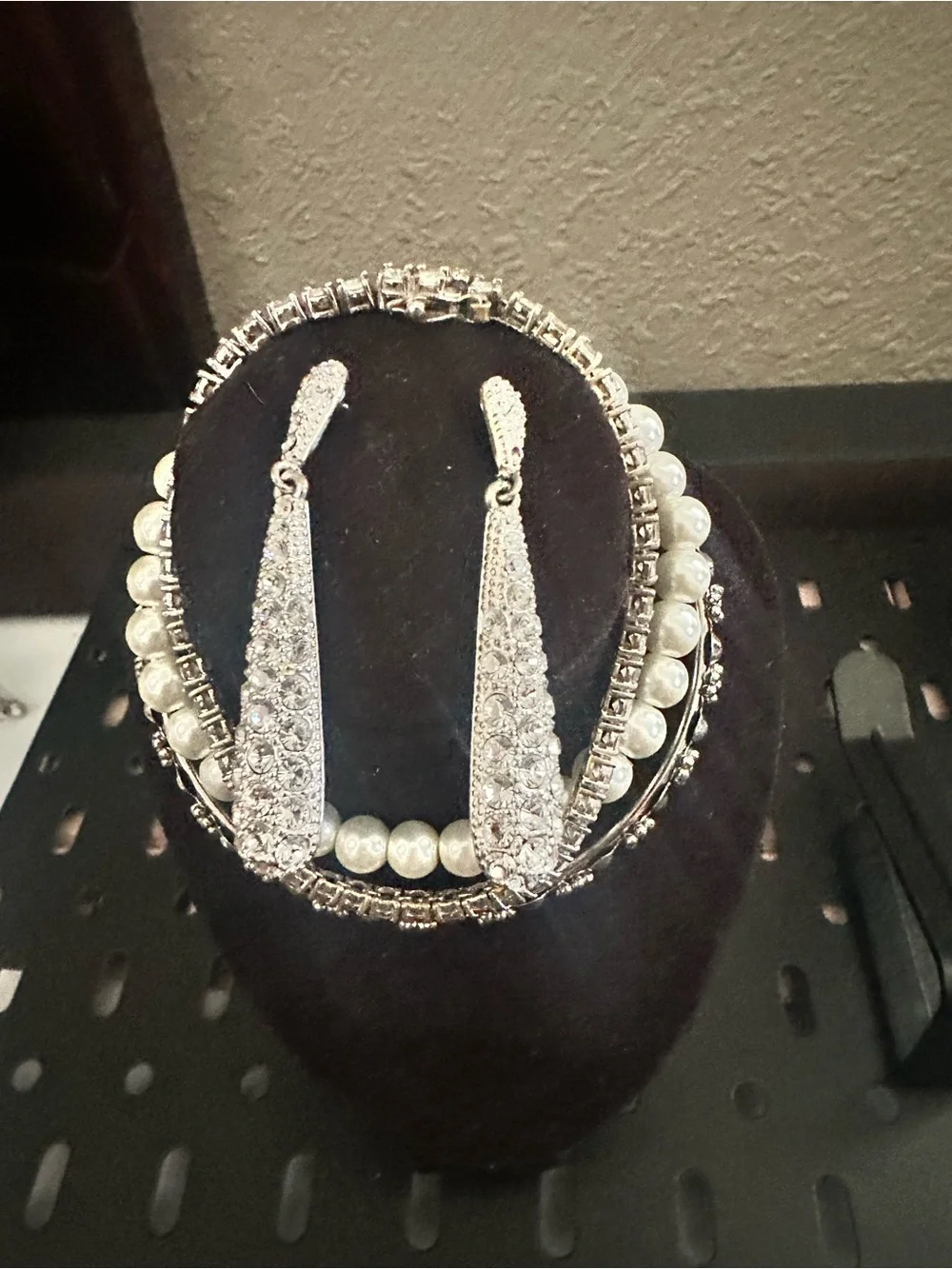 Silver Pearl and Crystal Bracelet & earrings Set - Women's Fashion Jewelry